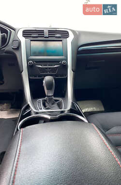 Седан Ford Fusion 2015 в 