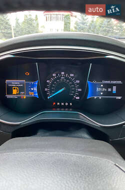 Седан Ford Fusion 2015 в 