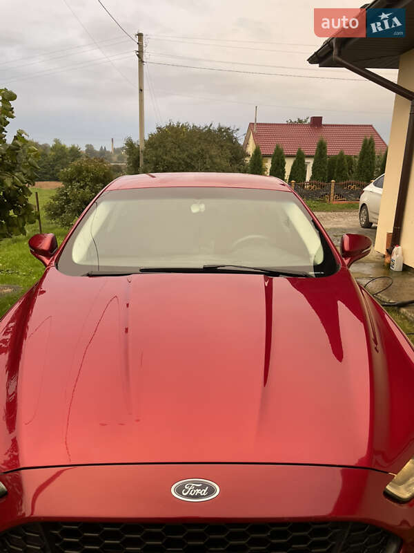 Седан Ford Fusion 2013 в Ровно