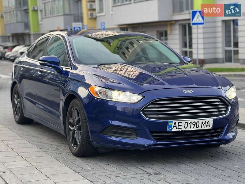 Седан Ford Fusion 2016 в 