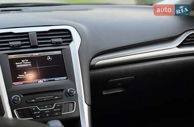 Седан Ford Fusion 2016 в 