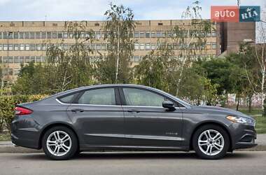 Седан Ford Fusion 2018 в 