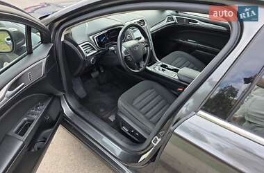 Седан Ford Fusion 2018 в 