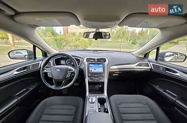 Седан Ford Fusion 2018 в 