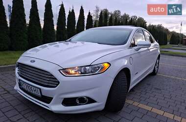 Седан Ford Fusion 2015 в 