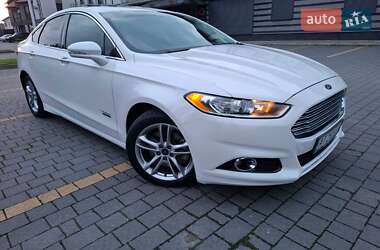 Седан Ford Fusion 2015 в 