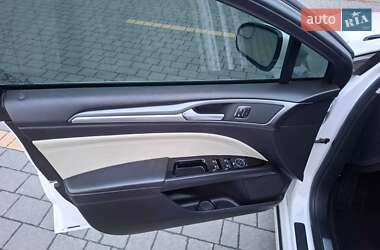 Седан Ford Fusion 2015 в 