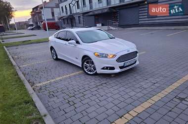 Седан Ford Fusion 2015 в 