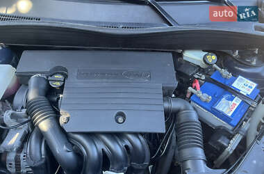 Хетчбек Ford Fusion 2012 в 