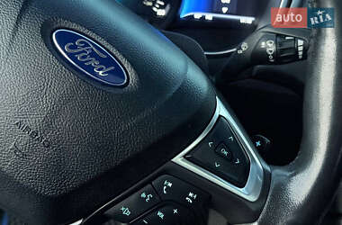Седан Ford Fusion 2016 в 