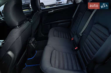 Седан Ford Fusion 2016 в 