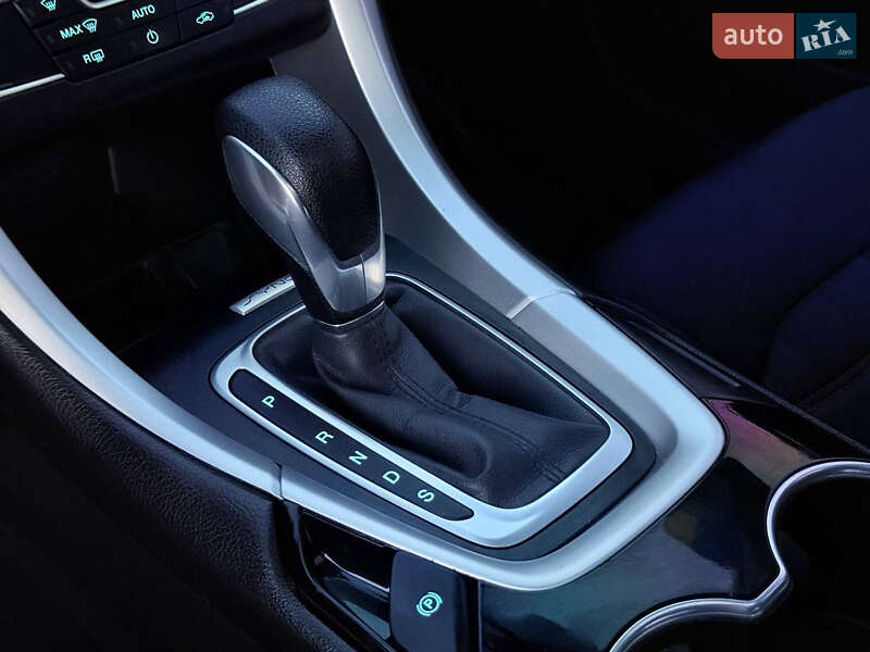 Седан Ford Fusion 2016 в Харкові