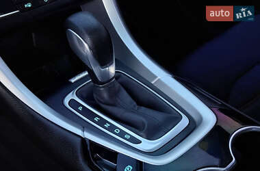 Седан Ford Fusion 2016 в 