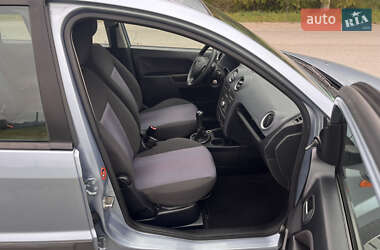 Хэтчбек Ford Fusion 2006 в 