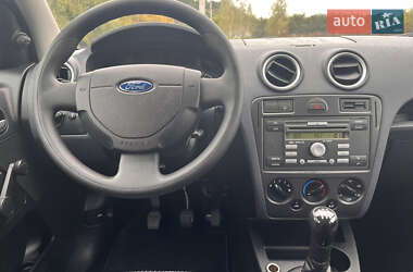 Хэтчбек Ford Fusion 2006 в 