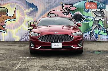 Седан Ford Fusion 2019 в 