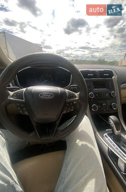 Седан Ford Fusion 2014 в 