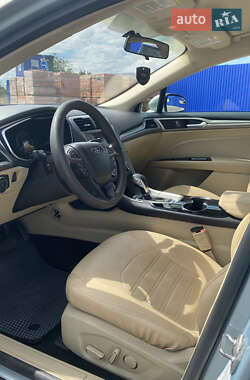 Седан Ford Fusion 2014 в 