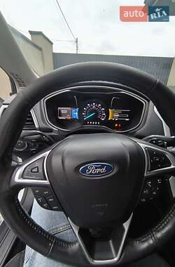 Седан Ford Fusion 2016 в 