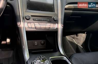 Седан Ford Fusion 2016 в 
