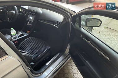 Седан Ford Fusion 2019 в 