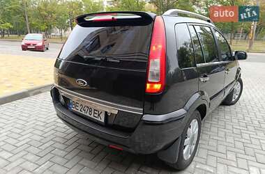 Хэтчбек Ford Fusion 2011 в 