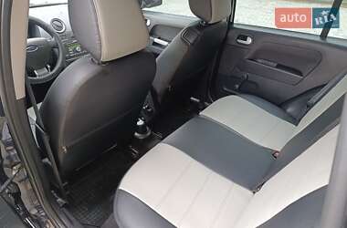 Хэтчбек Ford Fusion 2011 в 
