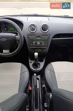 Хэтчбек Ford Fusion 2011 в 