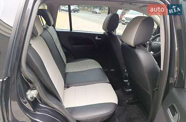 Хэтчбек Ford Fusion 2011 в 