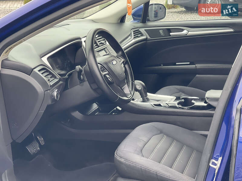 Седан Ford Fusion 2015 в Чернівцях