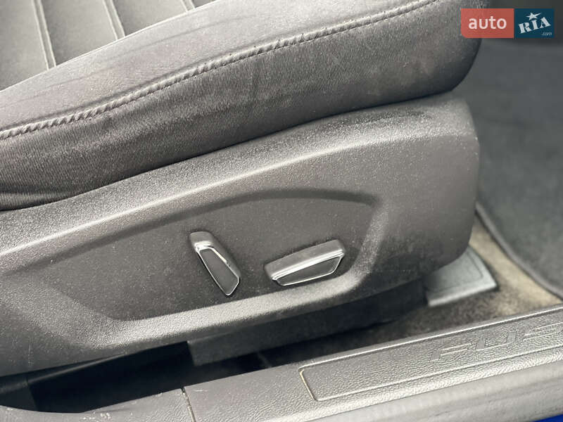 Седан Ford Fusion 2015 в Чернівцях