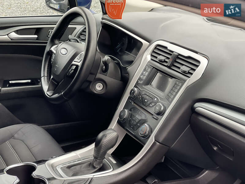 Седан Ford Fusion 2015 в Чернівцях