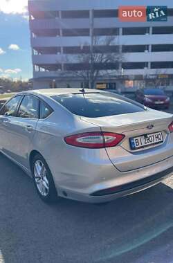 Седан Ford Fusion 2015 в 
