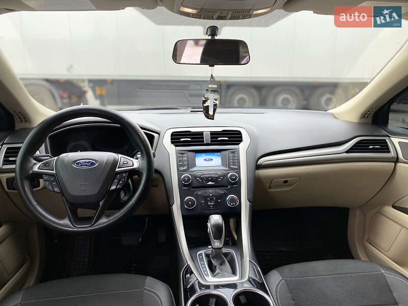 Седан Ford Fusion 2013 в Кременчуці