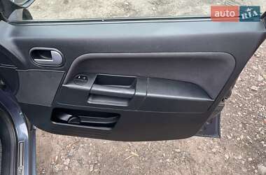 Хэтчбек Ford Fusion 2011 в 