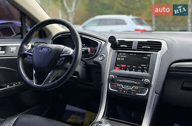 Седан Ford Fusion 2018 в 
