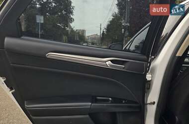 Седан Ford Fusion 2017 в 