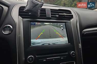 Седан Ford Fusion 2017 в 