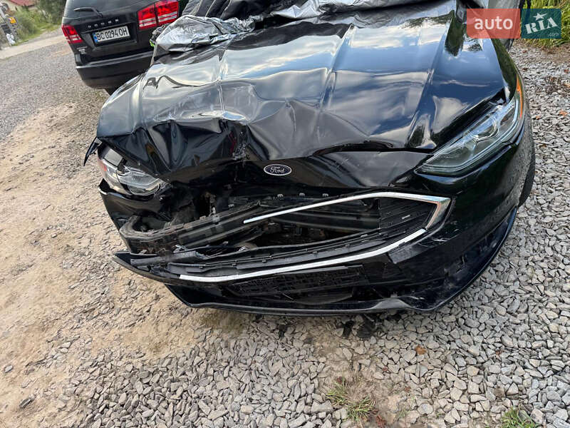 Седан Ford Fusion 2017 в 