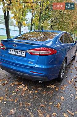 Седан Ford Fusion 2018 в 