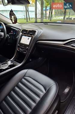 Седан Ford Fusion 2018 в 