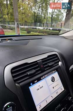 Седан Ford Fusion 2018 в 
