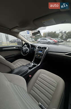 Седан Ford Fusion 2017 в 