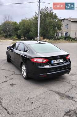 Седан Ford Fusion 2013 в 