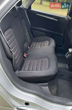 Седан Ford Fusion 2015 в 