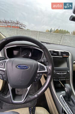 Седан Ford Fusion 2014 в 