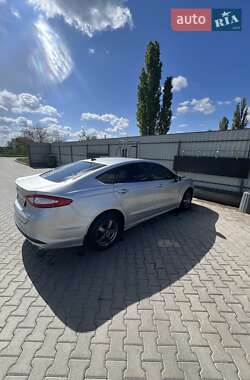 Седан Ford Fusion 2014 в 