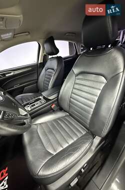 Седан Ford Fusion 2017 в 