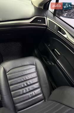 Седан Ford Fusion 2017 в 