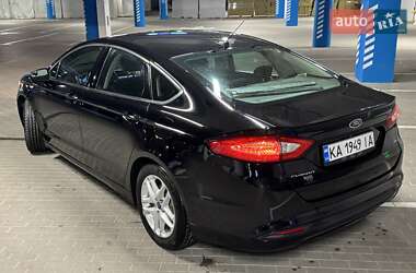 Седан Ford Fusion 2016 в 